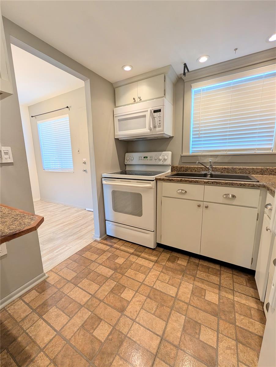 THE FOURTH BAYSHORE - Residential