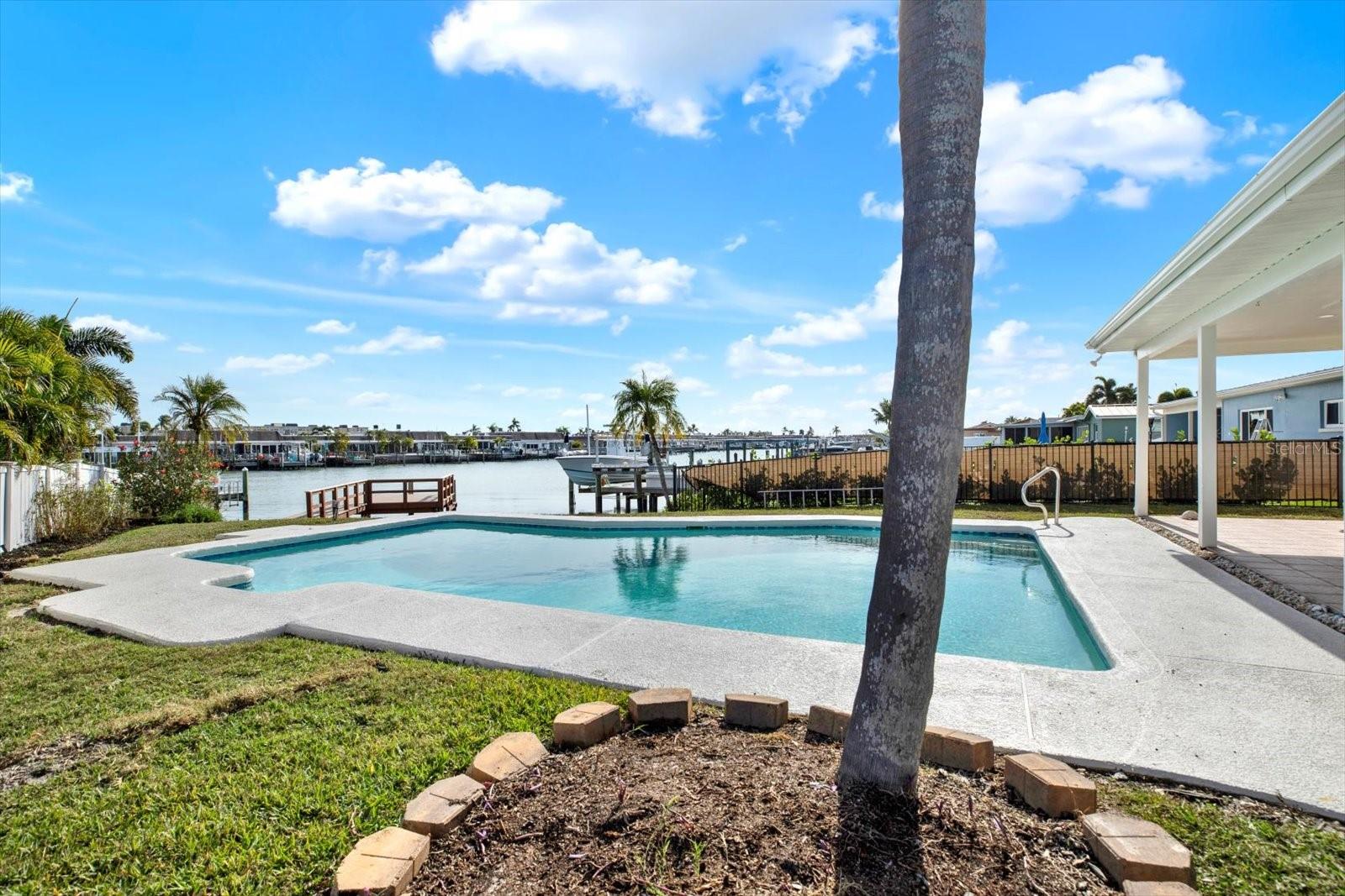 OAKHURST SHORES 5TH ADD - Residential