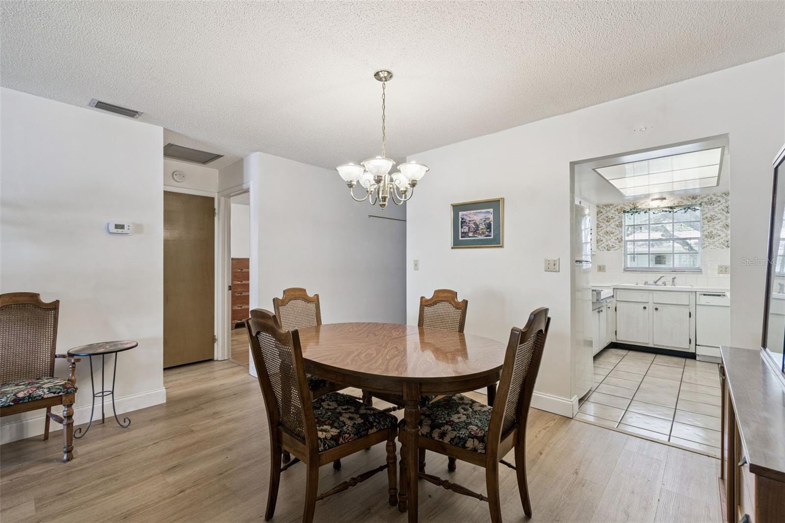 TWIN OAKS APTS - Residential