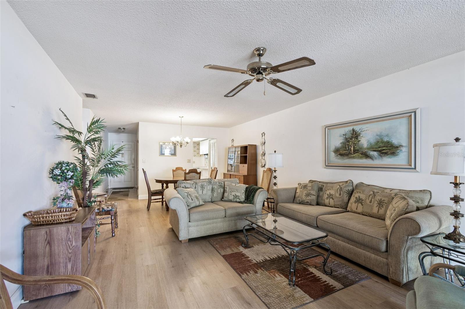 TWIN OAKS APTS - Residential