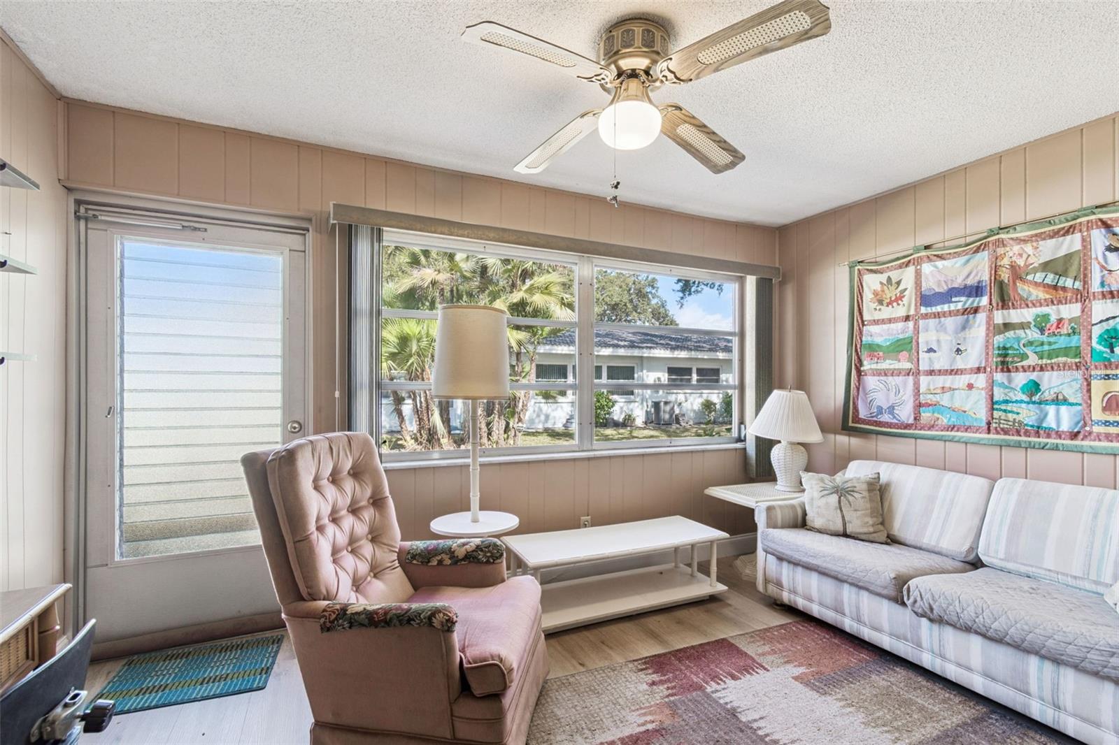 TWIN OAKS APTS - Residential