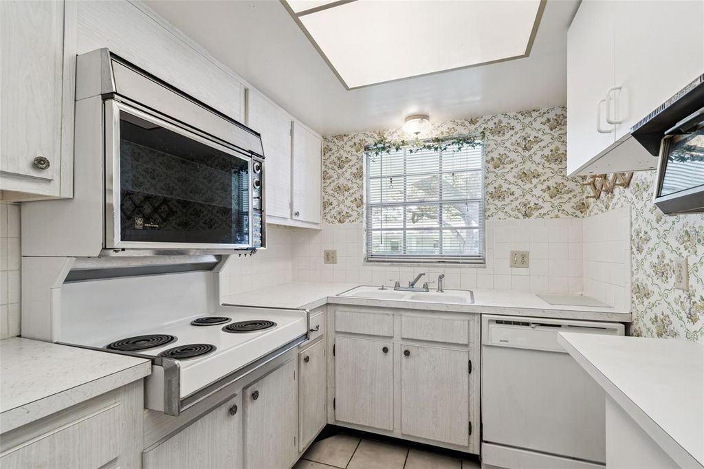 Photo of 11200 102nd Avenue #14, Seminole, FL 33778 (MLS # TB8449135)