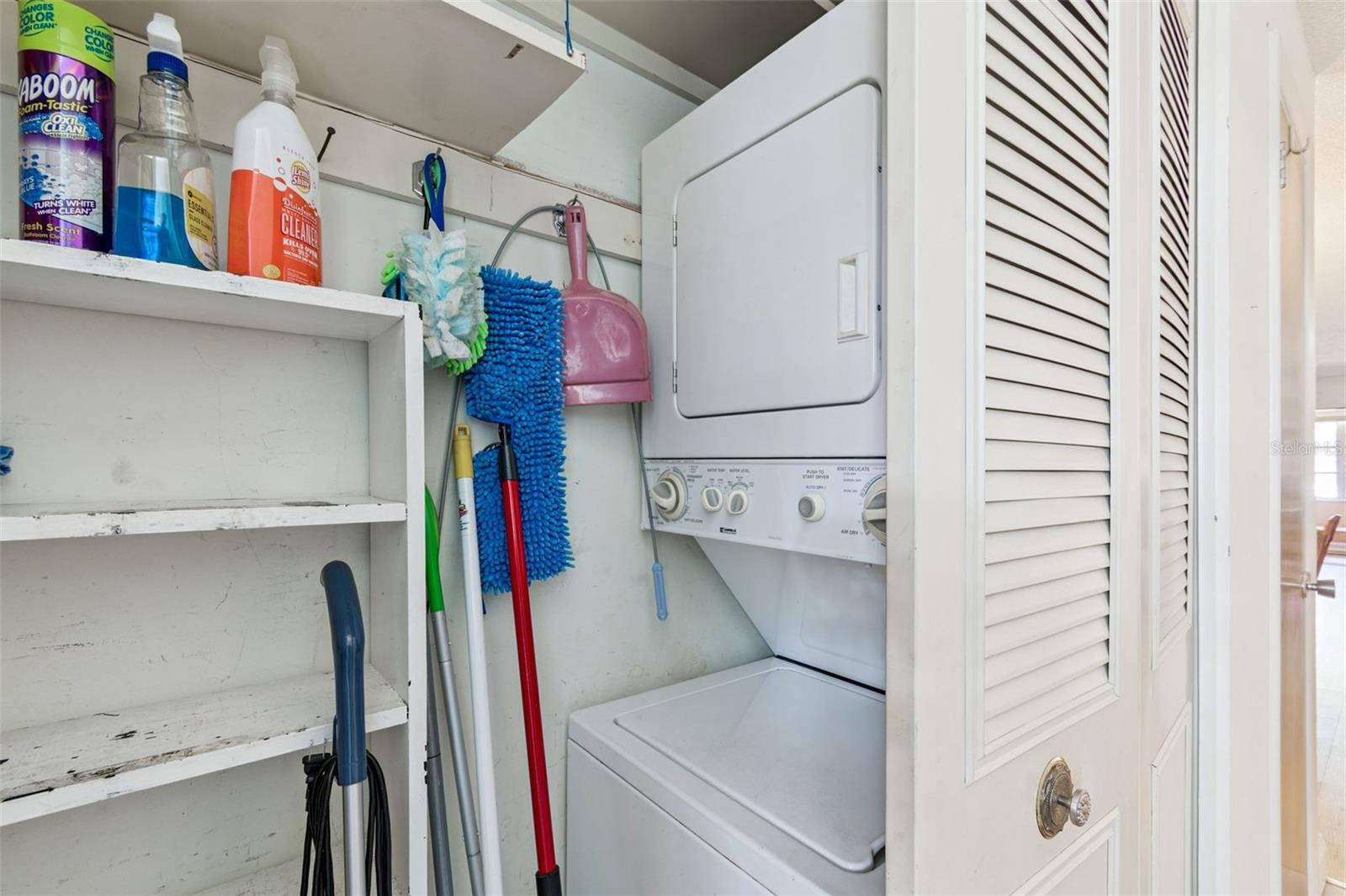 TWIN OAKS APTS - Residential