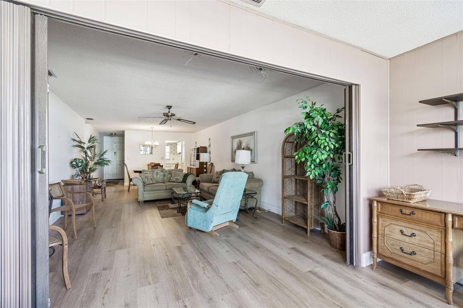 TWIN OAKS APTS - Residential