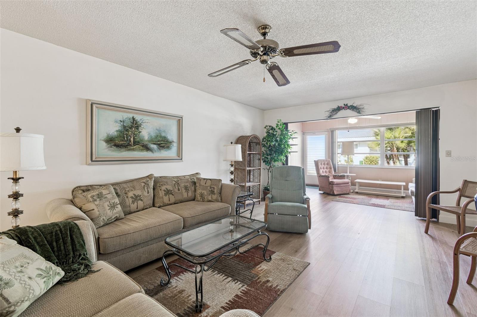 TWIN OAKS APTS - Residential