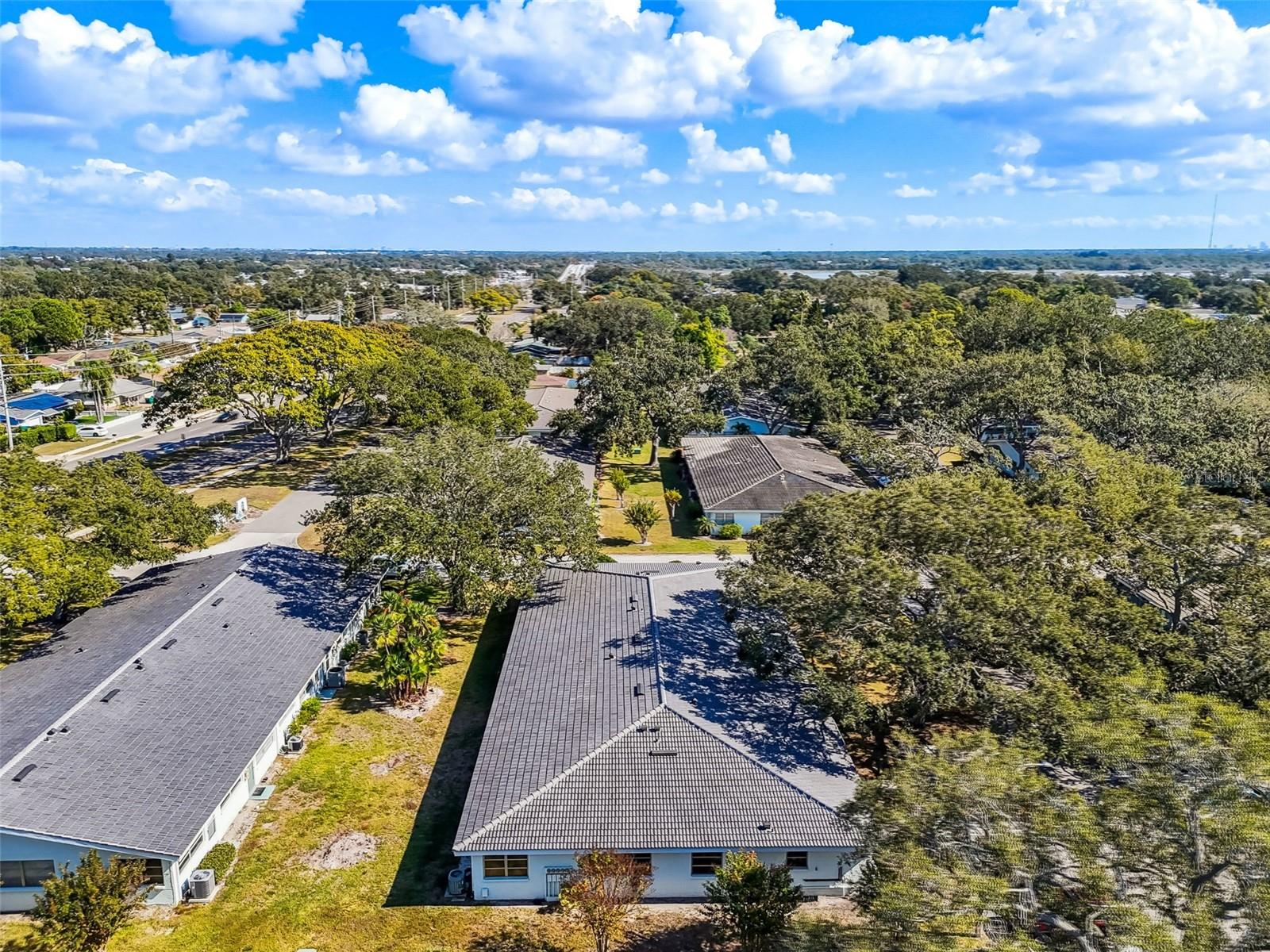 TWIN OAKS APTS - Residential