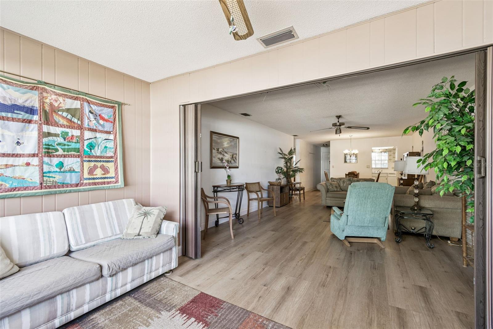 TWIN OAKS APTS - Residential