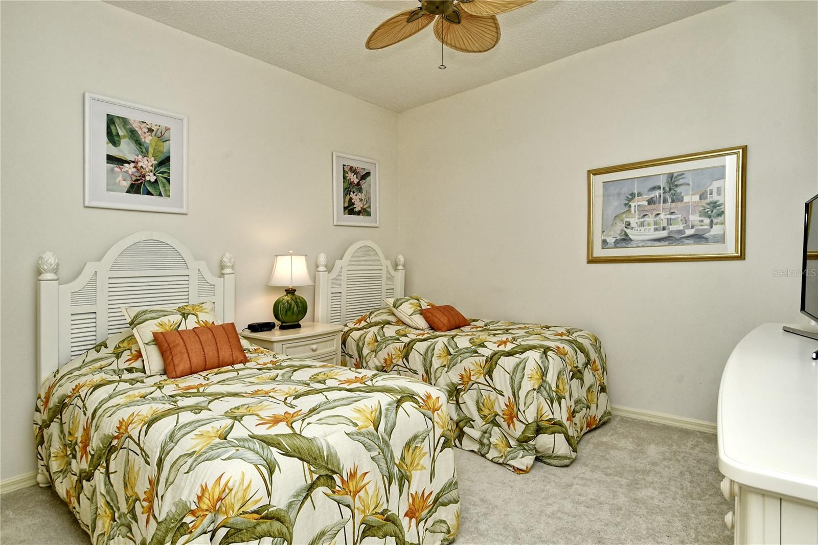 HERITAGE OAKS GOLF & COUNTRY CLUB - Residential