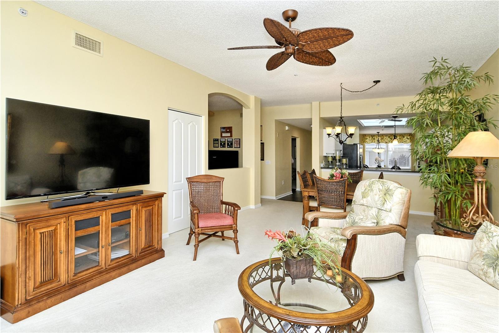 HERITAGE OAKS GOLF & COUNTRY CLUB - Residential