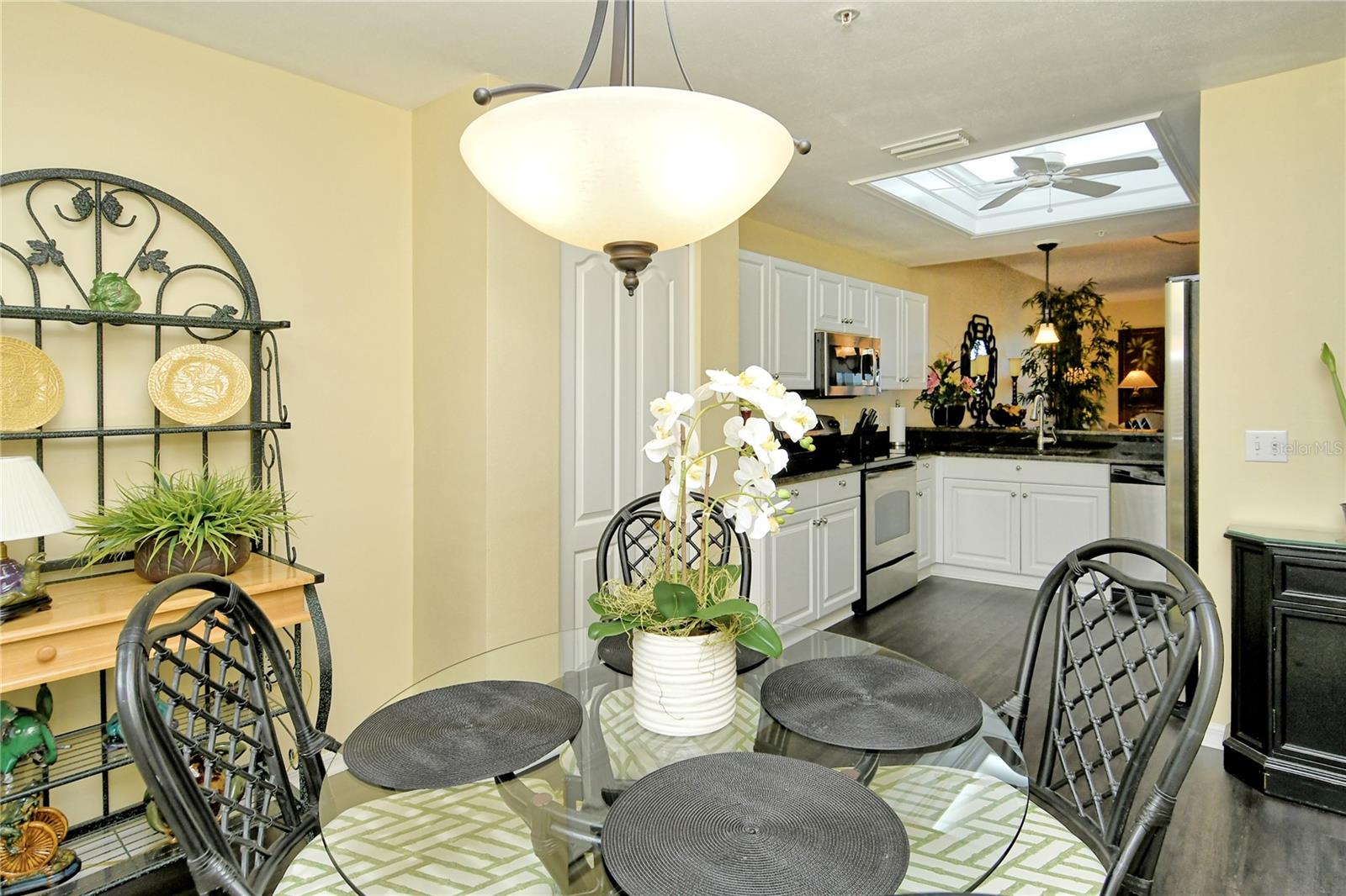 HERITAGE OAKS GOLF & COUNTRY CLUB - Residential