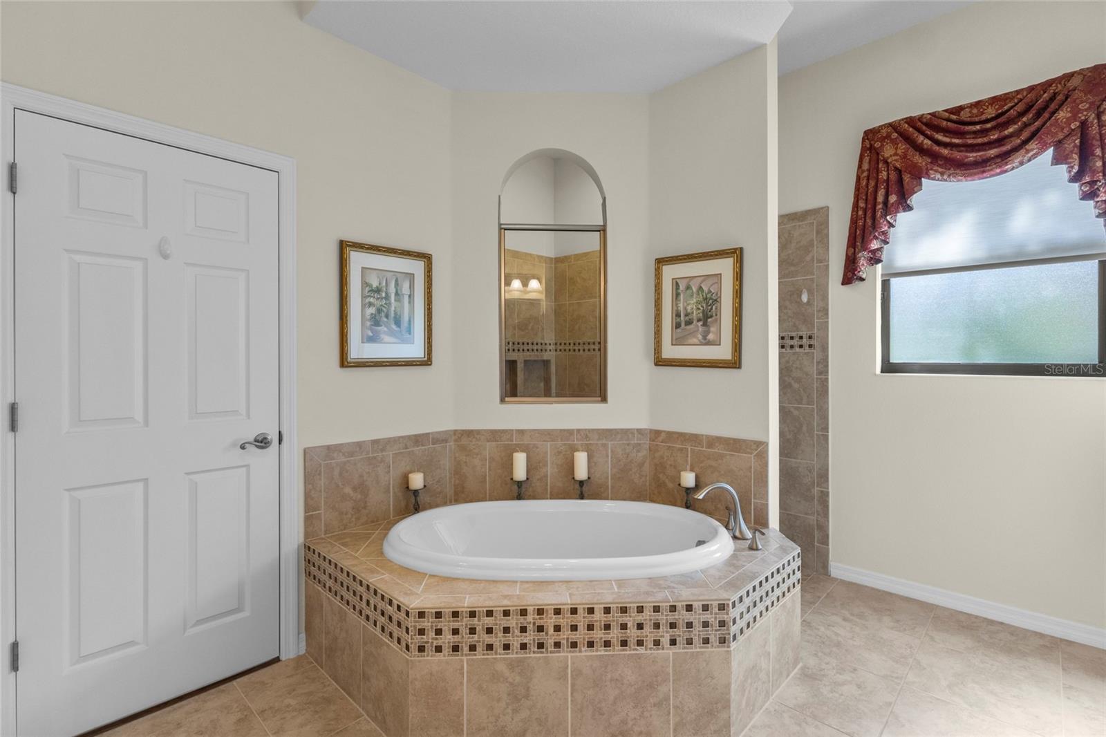 HARBOUR WALK - Residential