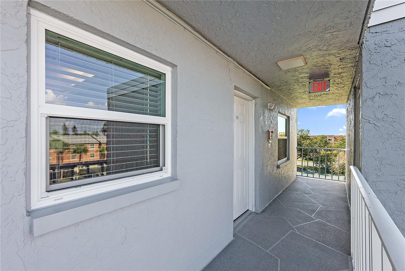 TIERRA I CONDO - Residential