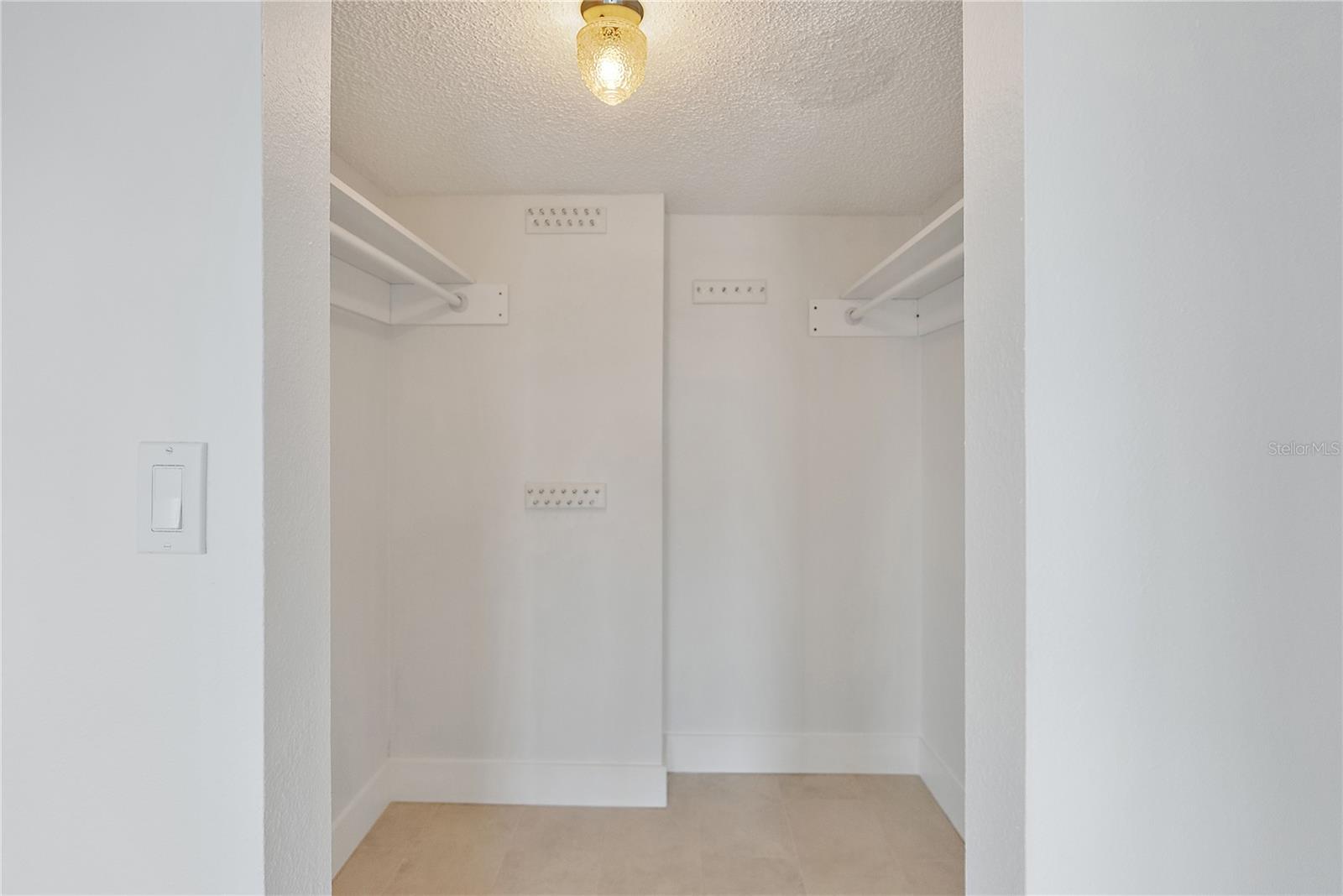 TIERRA I CONDO - Residential