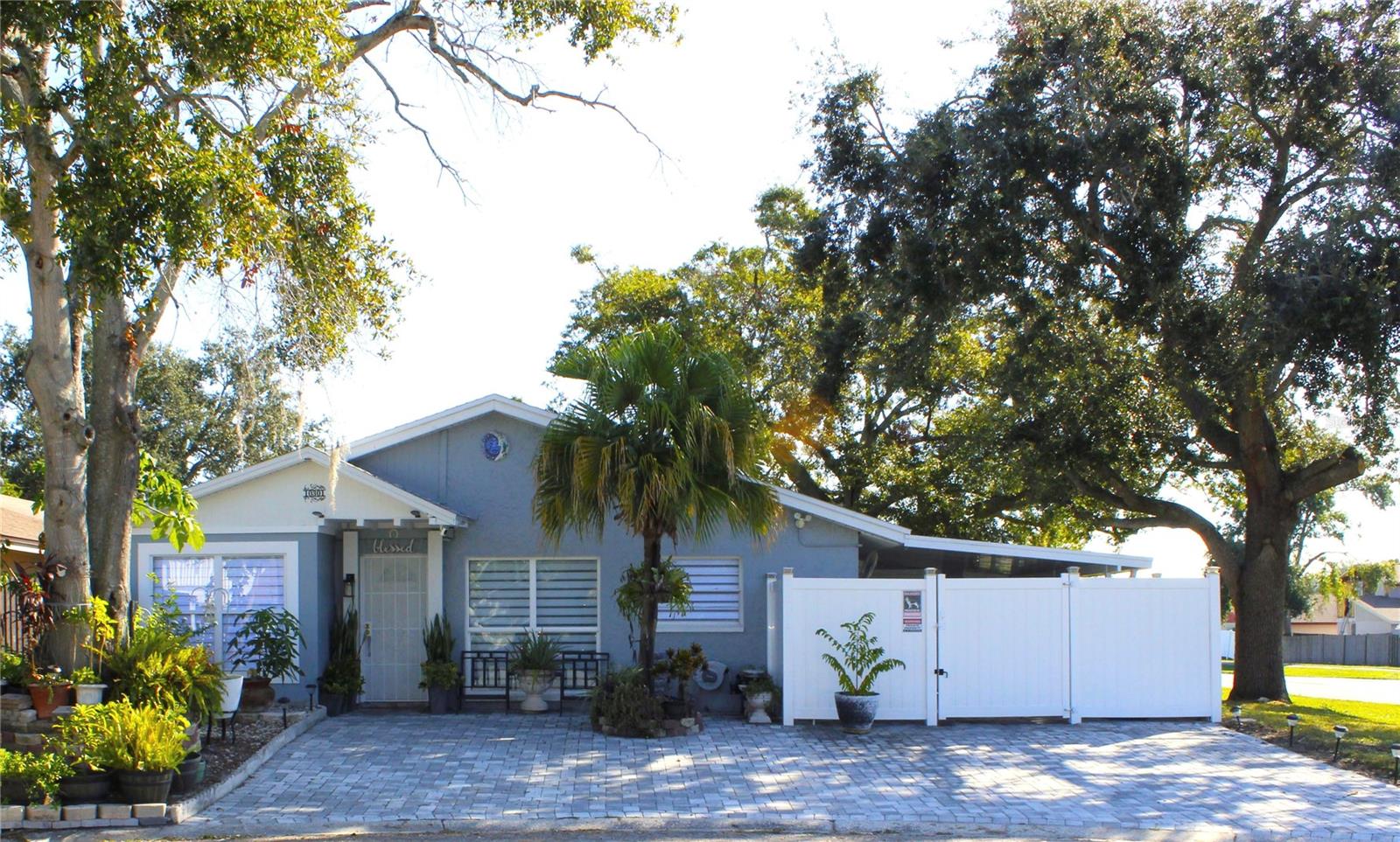 Beautiful Fully Remodeled Home in an Excellent Location
Beautiful, Fully Remodeled Home in an Excellent Location. Welcome to this stunning, fully remodeled home that perfectly blends modern comfort and timeless style. The property features a brand-new roof, a newly renovated kitchen with contemporary finishes, two spacious bedrooms, one updated bathroom, and a dedicated office space, ideal for remote work or study.
Every detail has been carefully upgraded to create a fresh, inviting atmosphere. Located in a prime area, this home offers exceptional convenience and easy access to local amenities, shopping, and transportation.
This move-in-ready property is the perfect opportunity for anyone seeking comfort and functionality. Call today for a private showing.