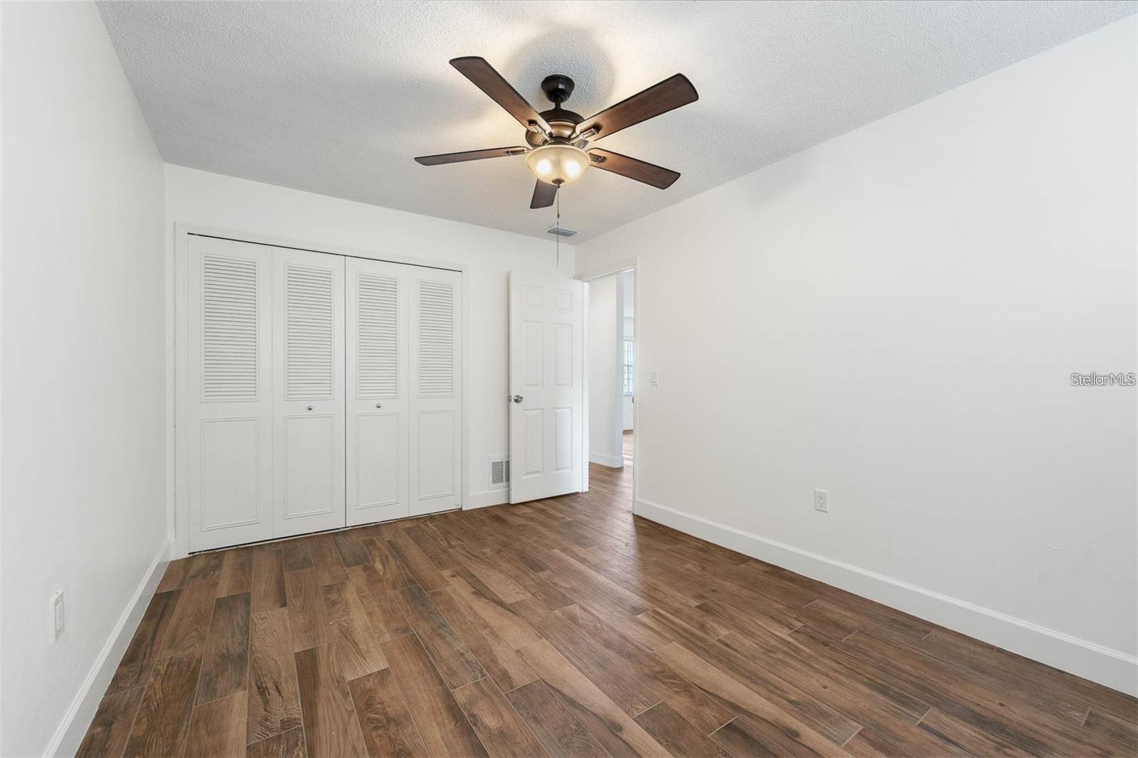 SAND LAKE HILLS SEC 04 - Residential Lease