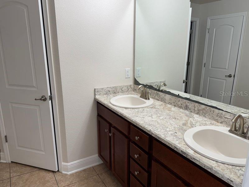 LEESBURG ASHTON WOODS - Residential Lease