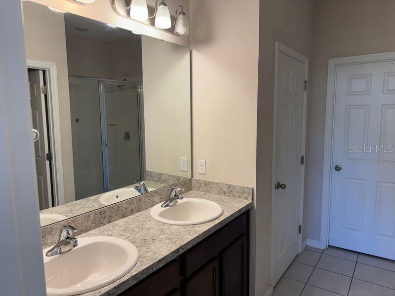 LEESBURG ASHTON WOODS - Residential Lease