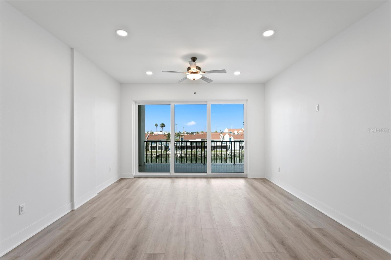 THE RESIDENCES AT TOWN CENTER - Residential