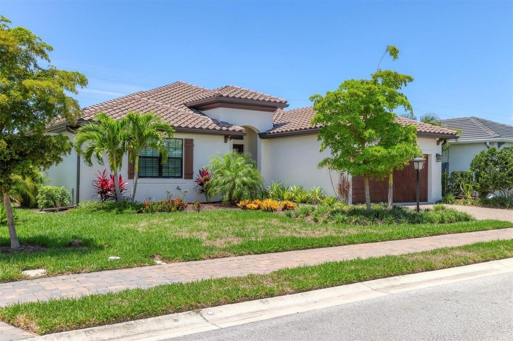 Photo of 8020 Clearwater Court, Sarasota, FL 34241 (MLS # A4653493)