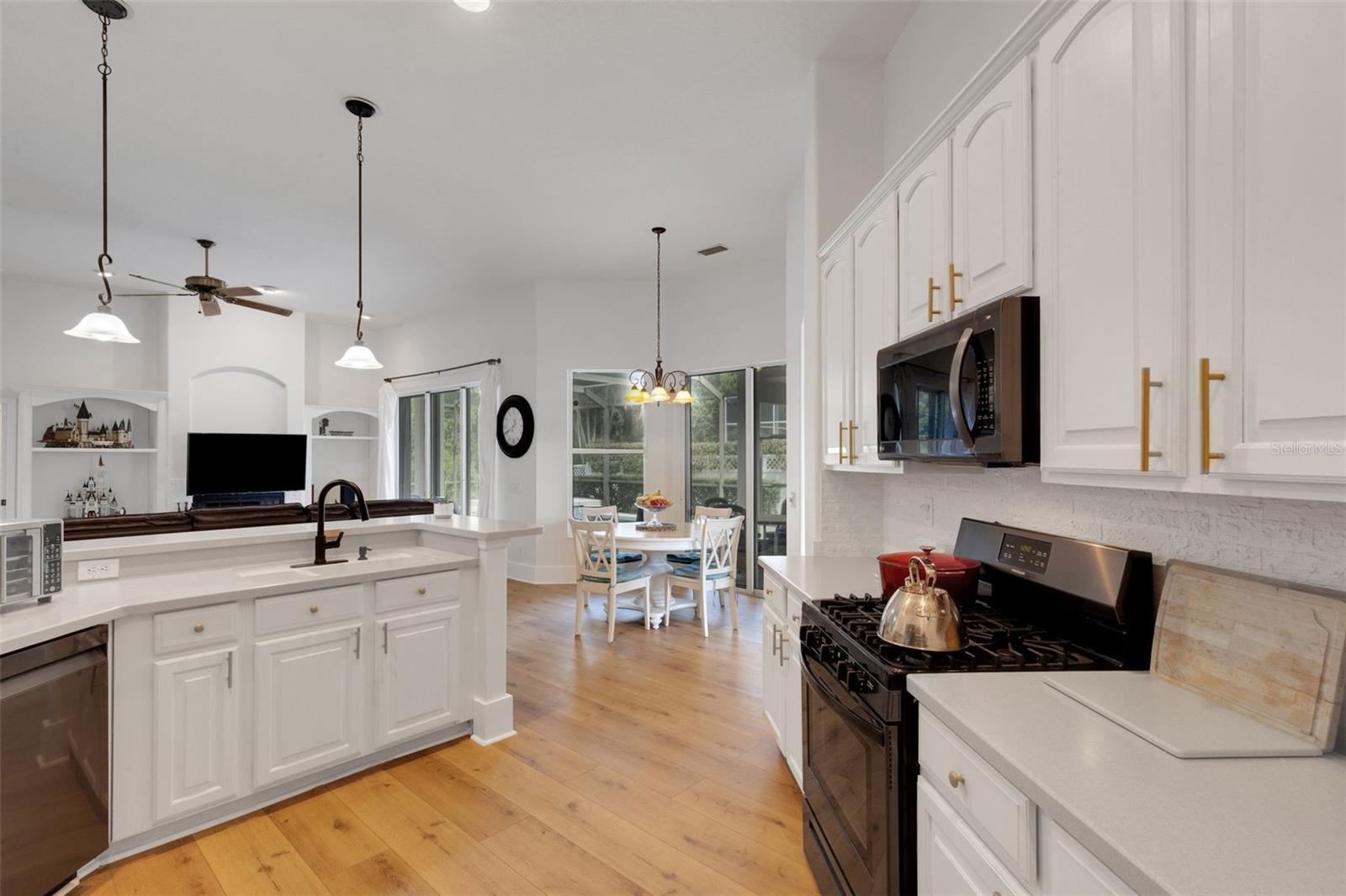 5232 CREEKSIDE TRAIL