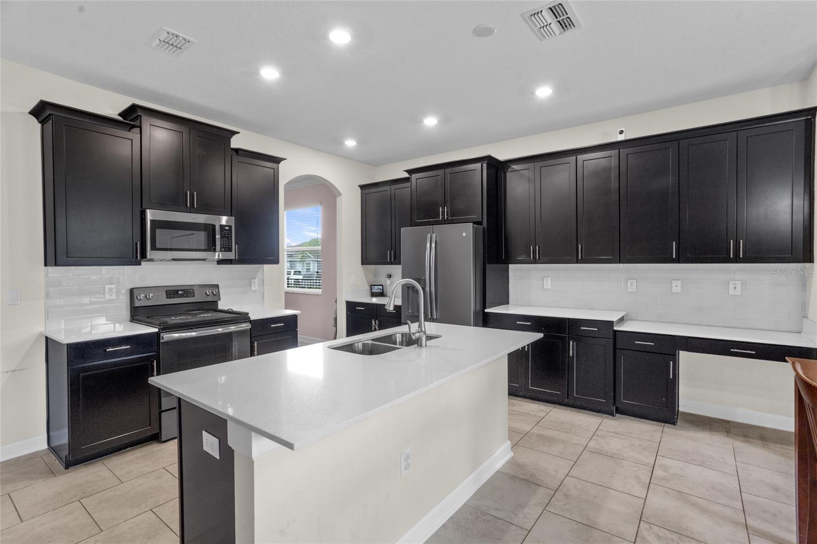 3853 CORTLAND DRIVE