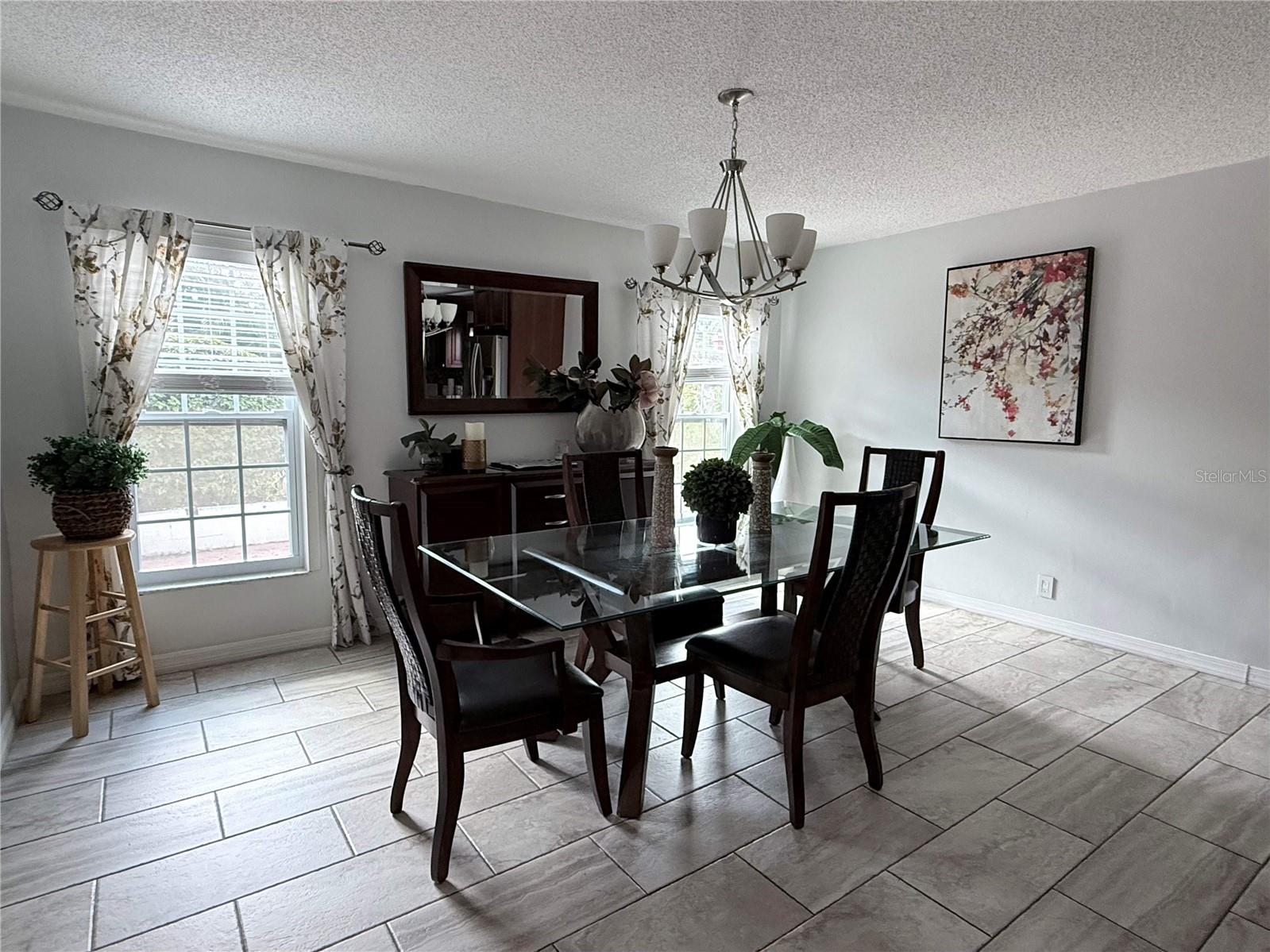 914 W CIMMERON DRIVE