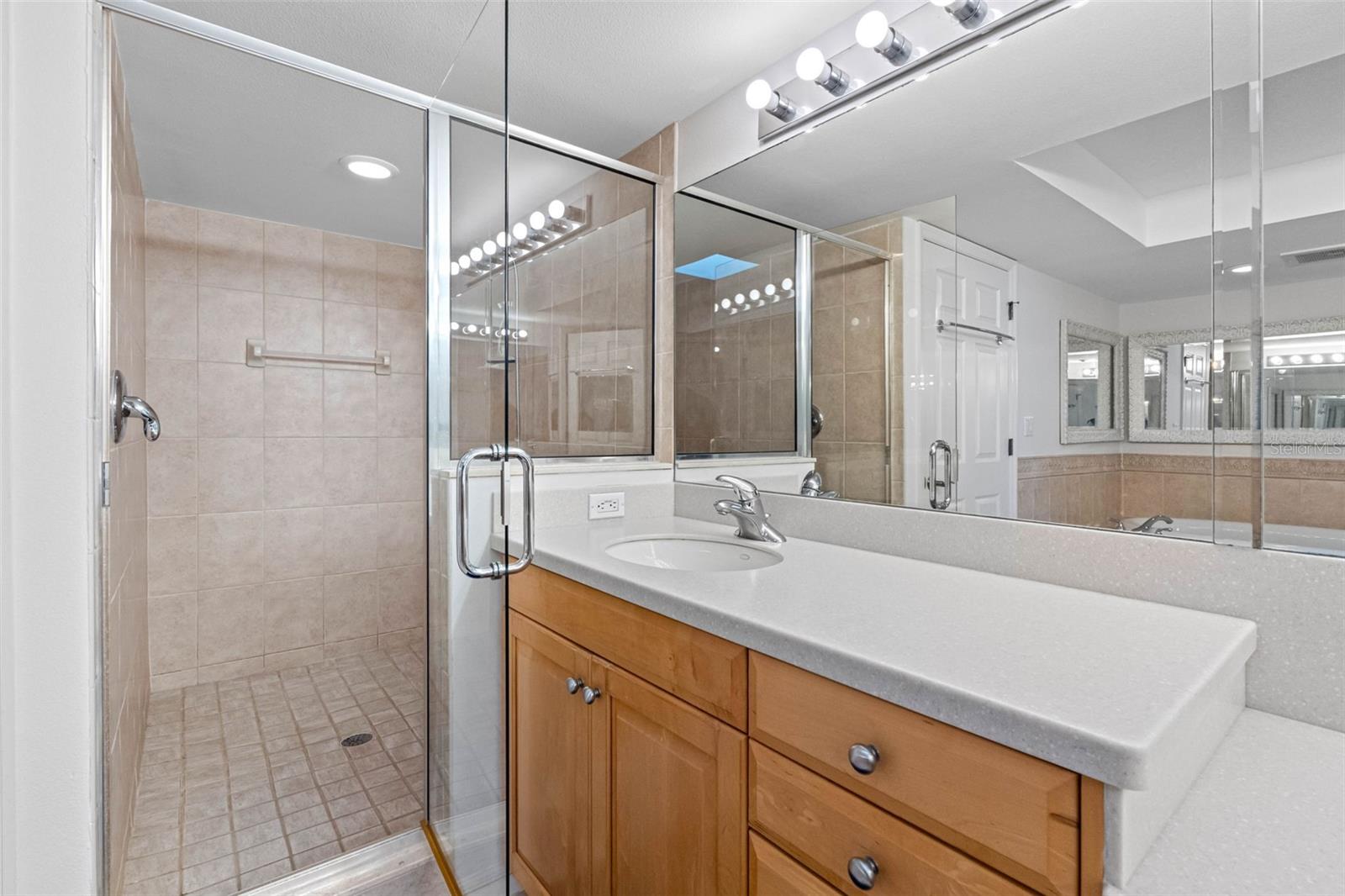 LA CONTESSA CONDO - Residential