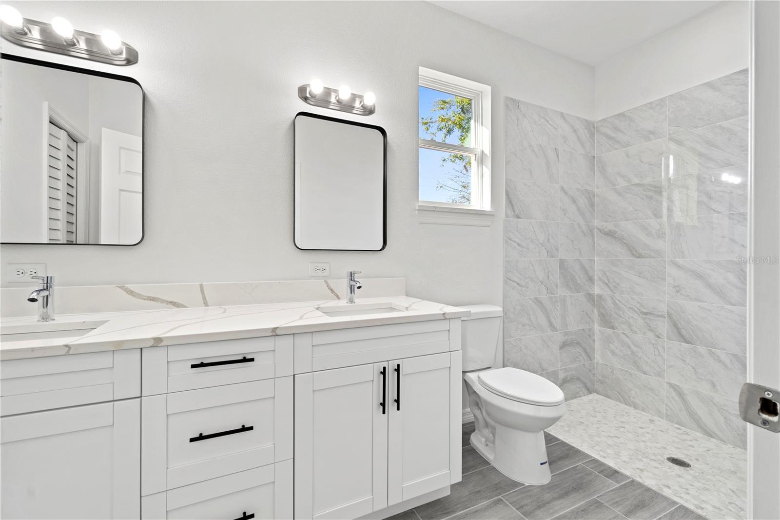 SILVER SPGS SHORES UN #25 - Residential