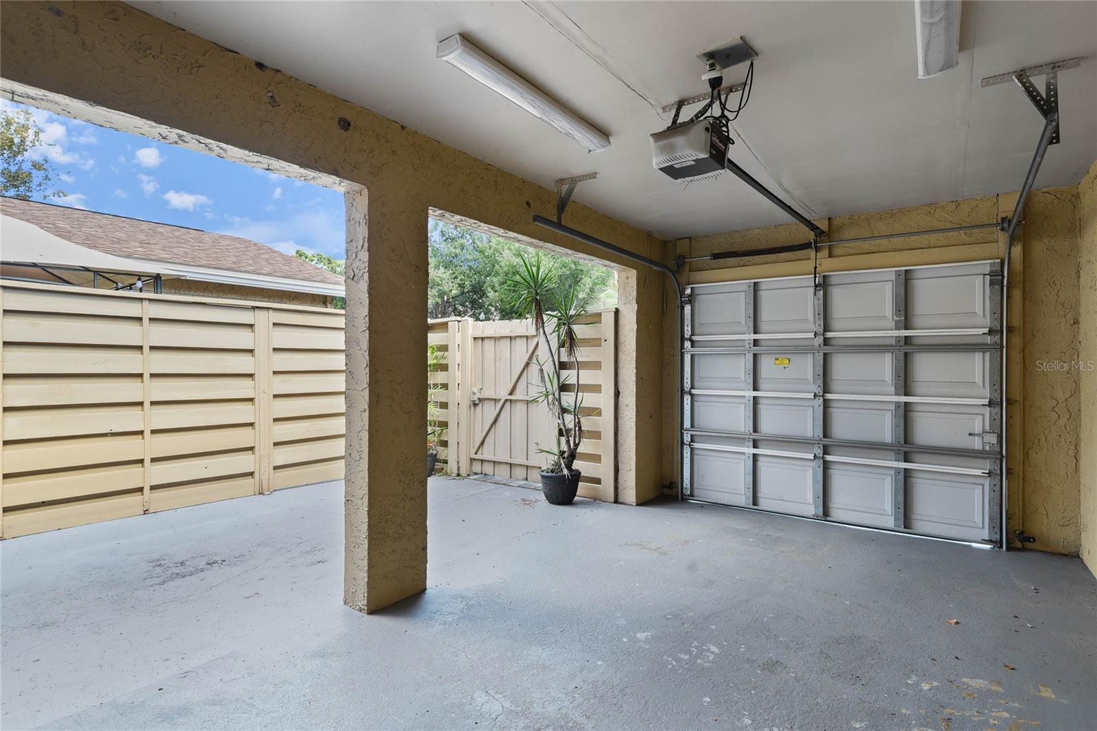 PARK LAKE TOWNHOUSES - Residential