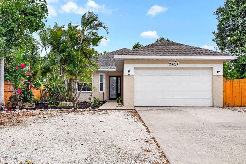 Photo of 2219 18th Avenue W, Bradenton, FL 34205 (MLS # A4696162)