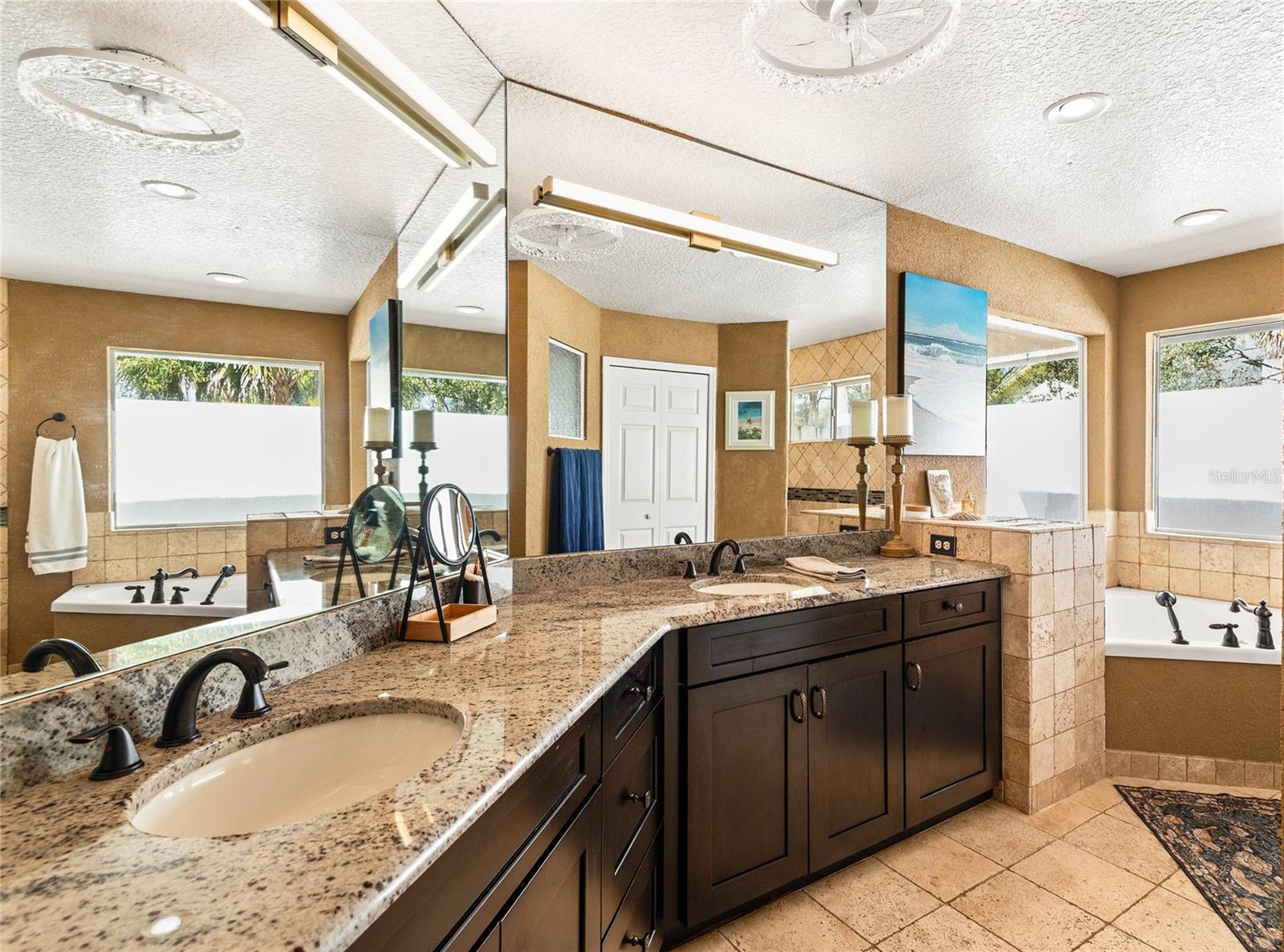 ROSS LAKE SHORES - Residential