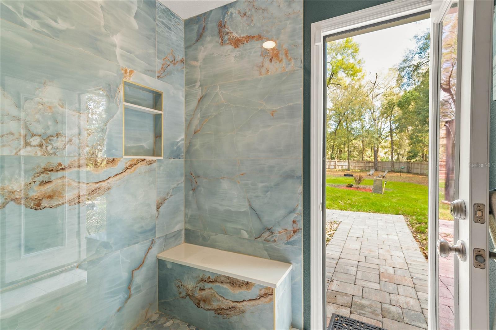 ROSS LAKE SHORES - Residential