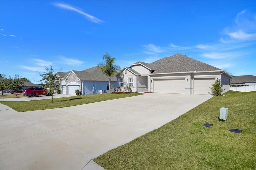 Photo of 1814 Forest Glen Drive, Fruitland Park, FL 34731 (MLS # O6379983)