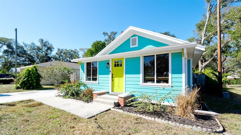 Photo of 522 37th Street W, Bradenton, FL 34205 (MLS # L4959225)