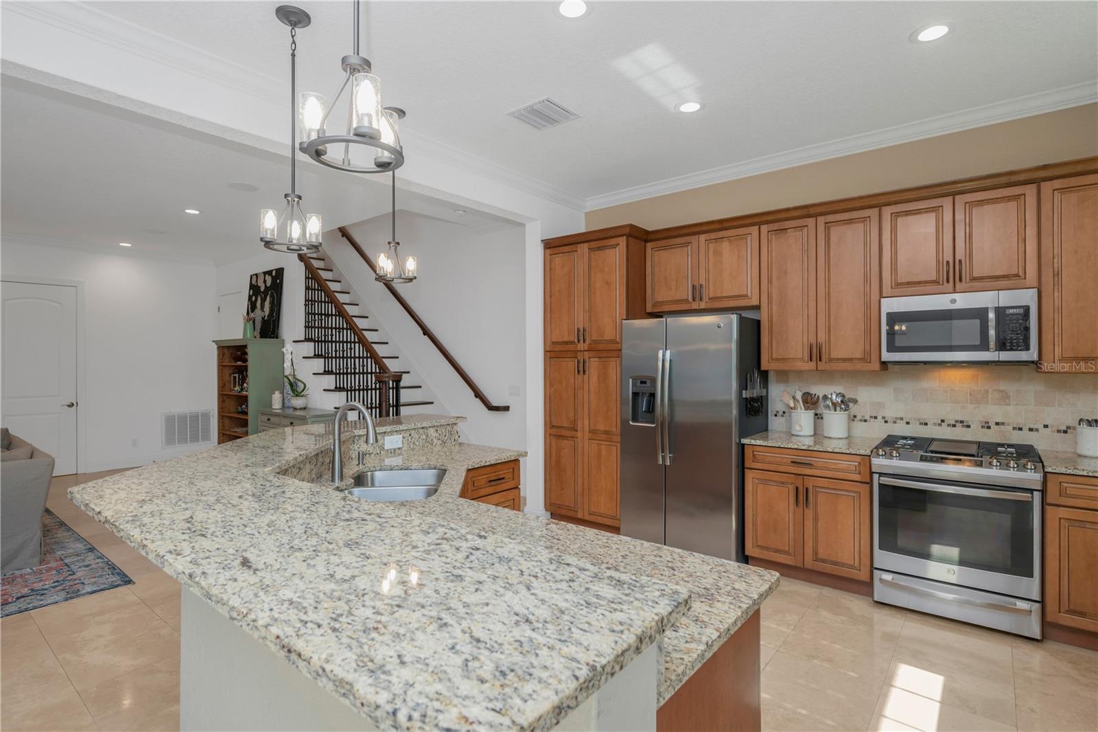 EMPEDRADO OAKS TWNHMS - Residential