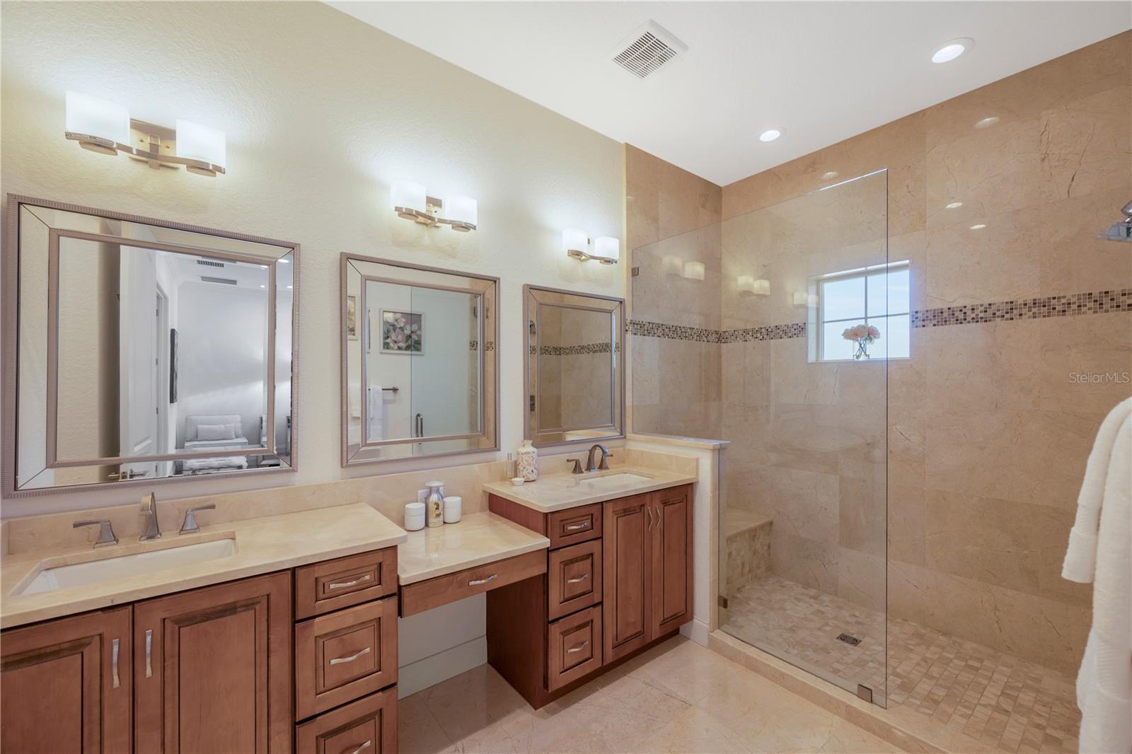 EMPEDRADO OAKS TWNHMS - Residential