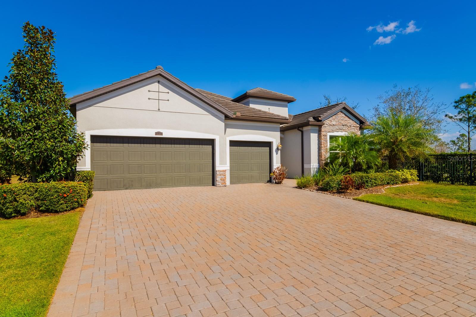 ARBOR GRANDE - Residential