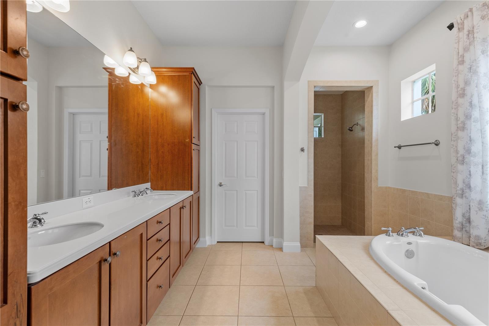 FISHHAWK RANCH TOWNCENTER PHAS - Residential