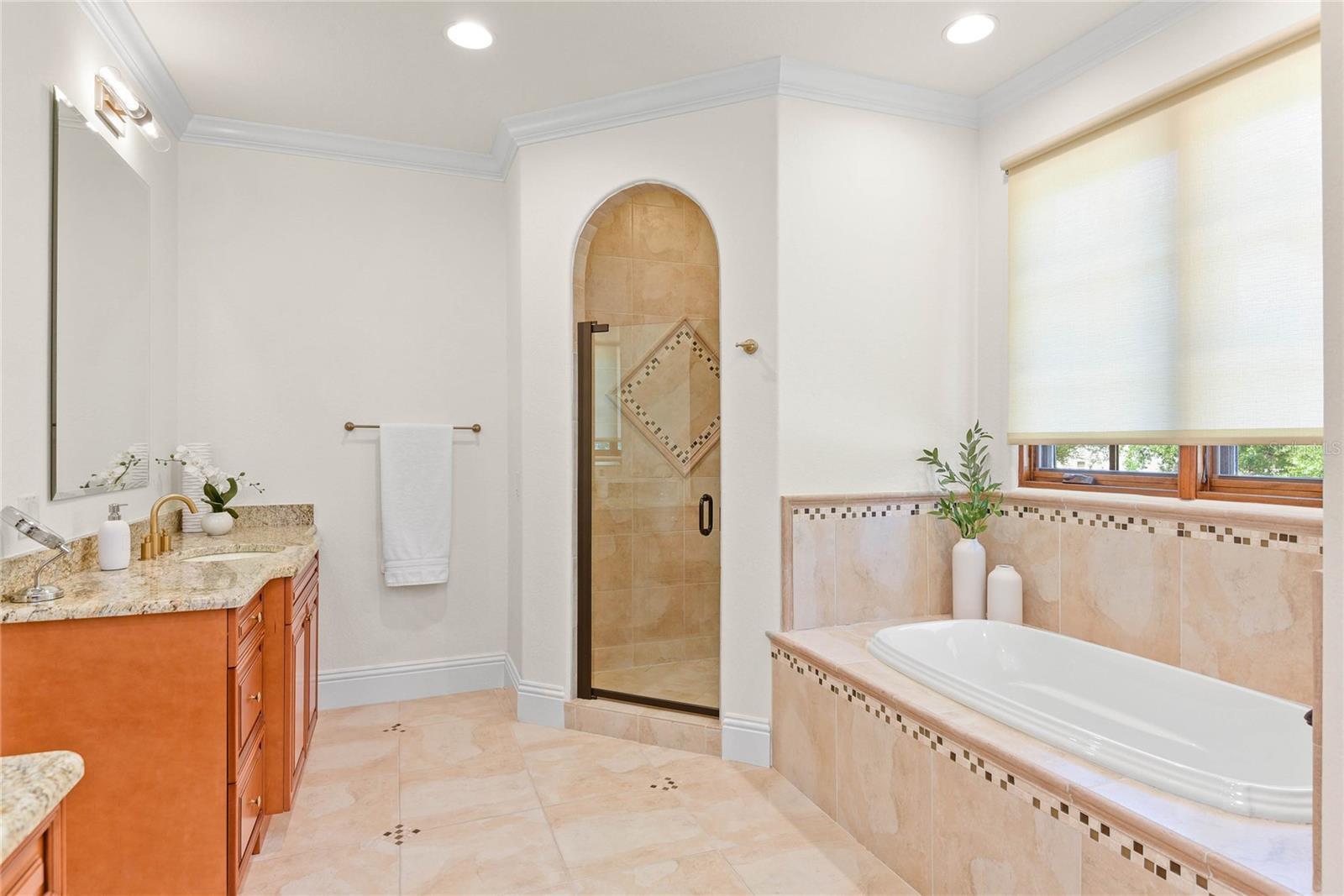 SYLVAN LAKE SHORES - Residential