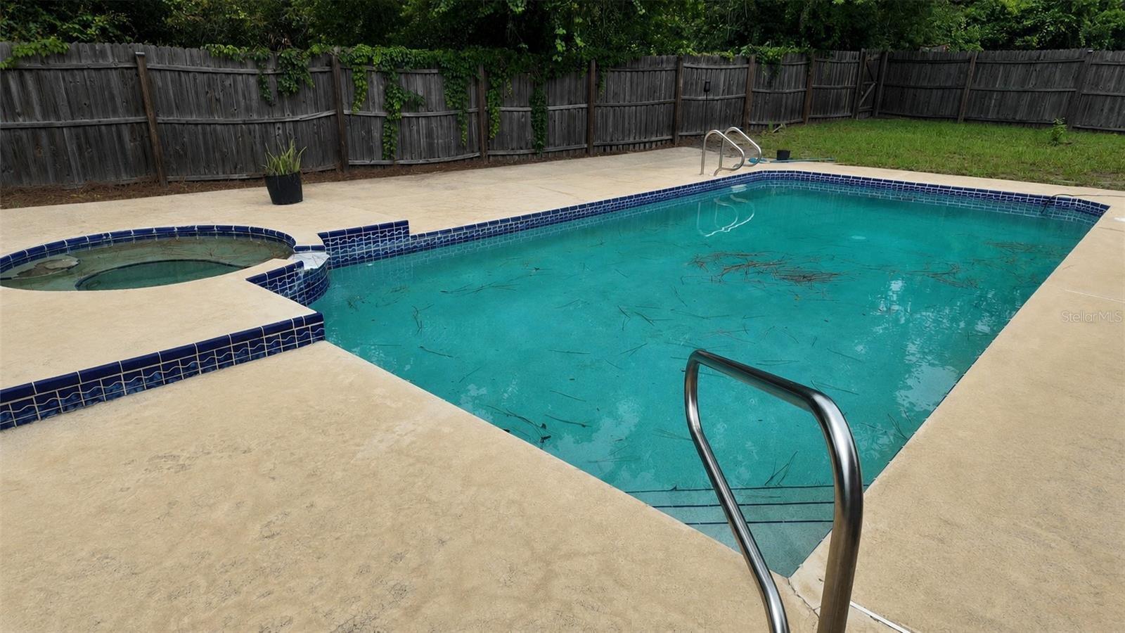 304 SHADOW OAK DRIVE