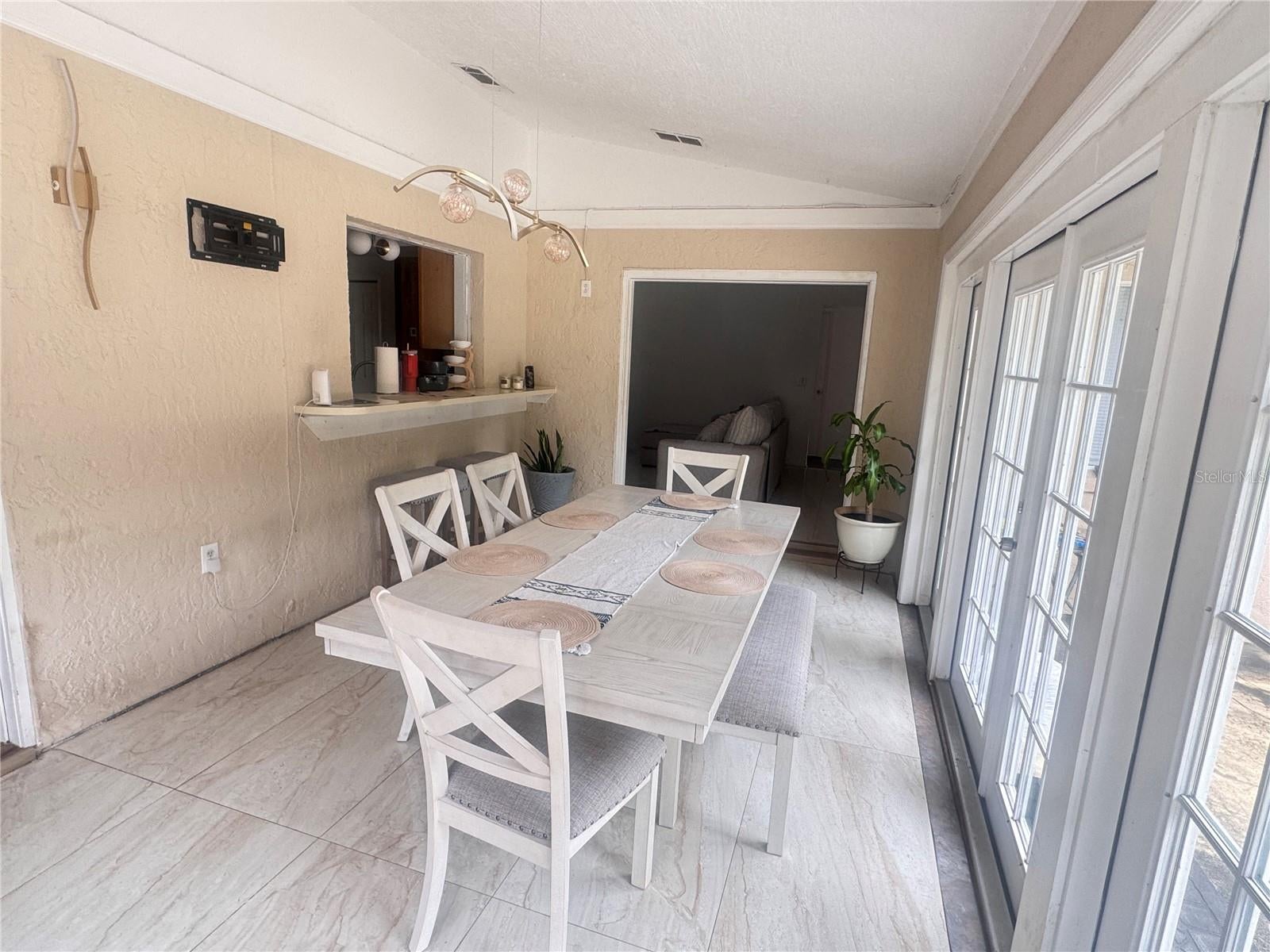 304 SHADOW OAK DRIVE