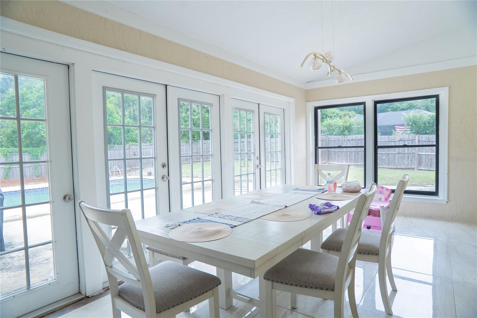 304 SHADOW OAK DRIVE