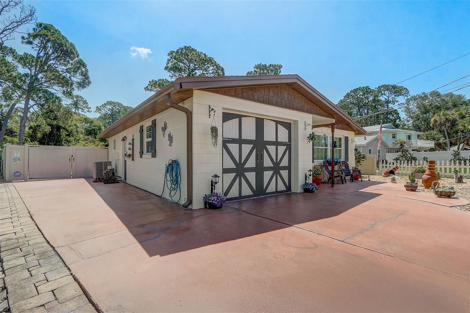 298 POINCIANA AVENUE