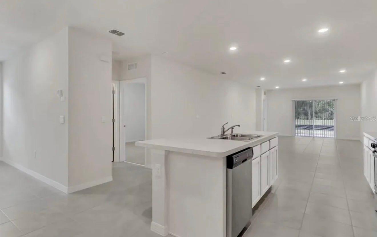 LAKE DENHAM ESTATES - Residential Lease