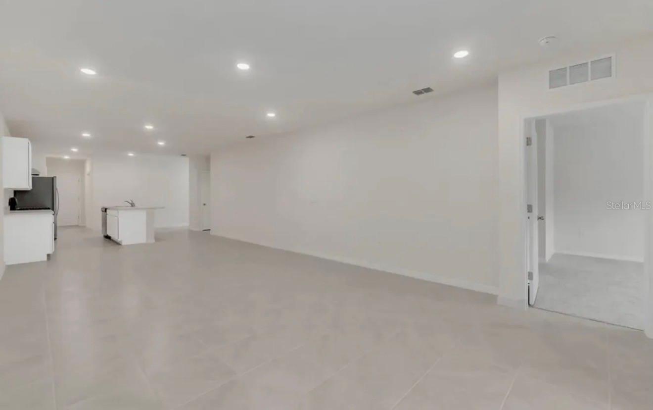 LAKE DENHAM ESTATES - Residential Lease