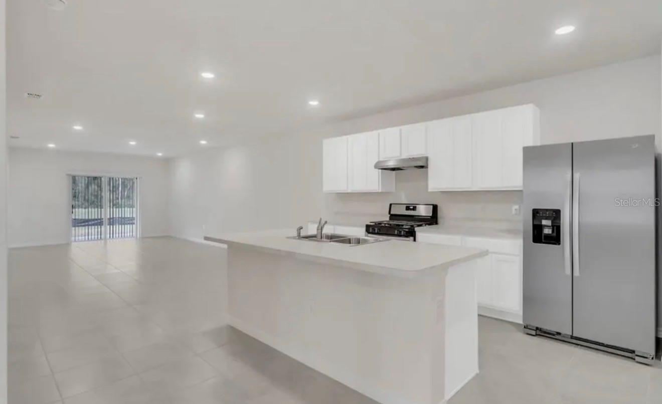 LAKE DENHAM ESTATES - Residential Lease