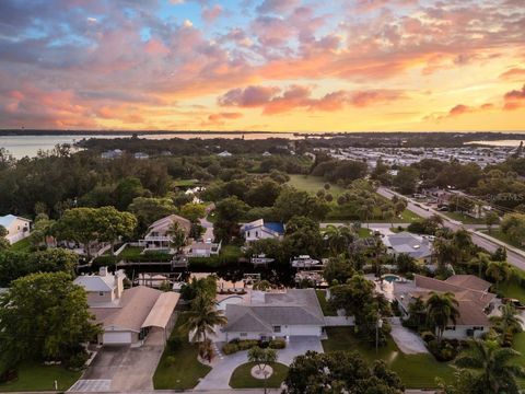 A home in PALMETTO