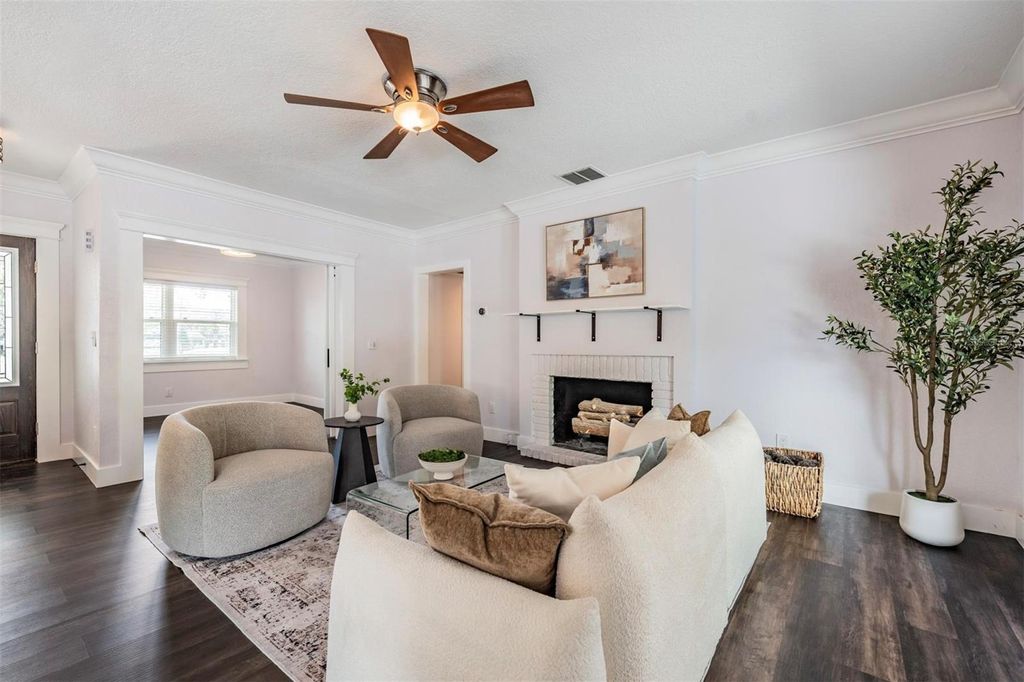 Photo of 5003 W Neptune Way, Tampa, FL 33609 (MLS # TB8486024)