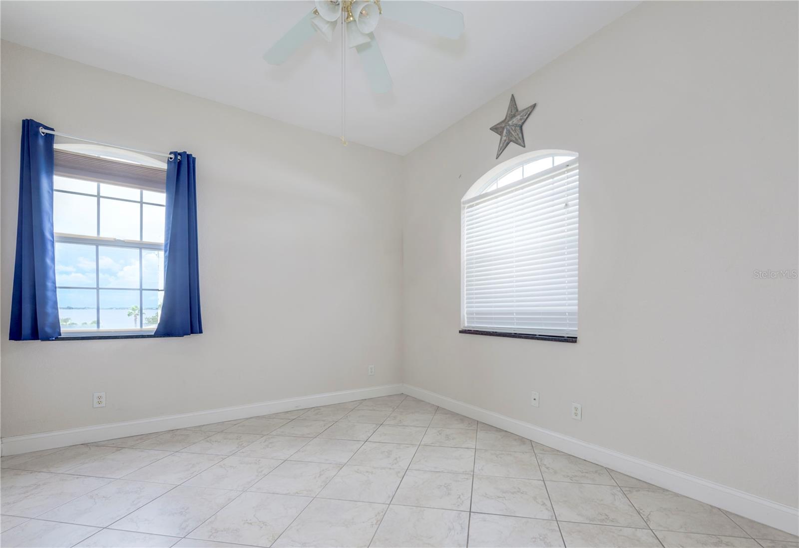 SIESTA COVE - Residential