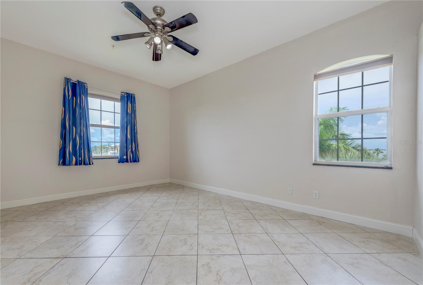 SIESTA COVE - Residential